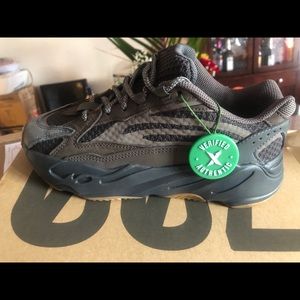 yeezy 700 v2 geode brand new Authentic